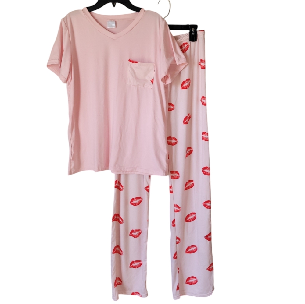 real essentials kiss lips pajama set Size S
